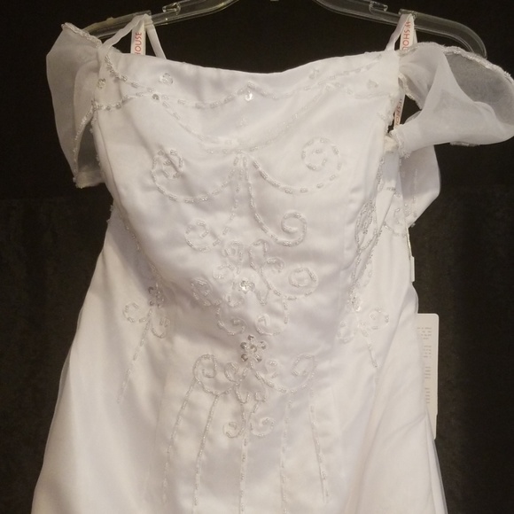 Wedding Drss - Picture 1 of 8